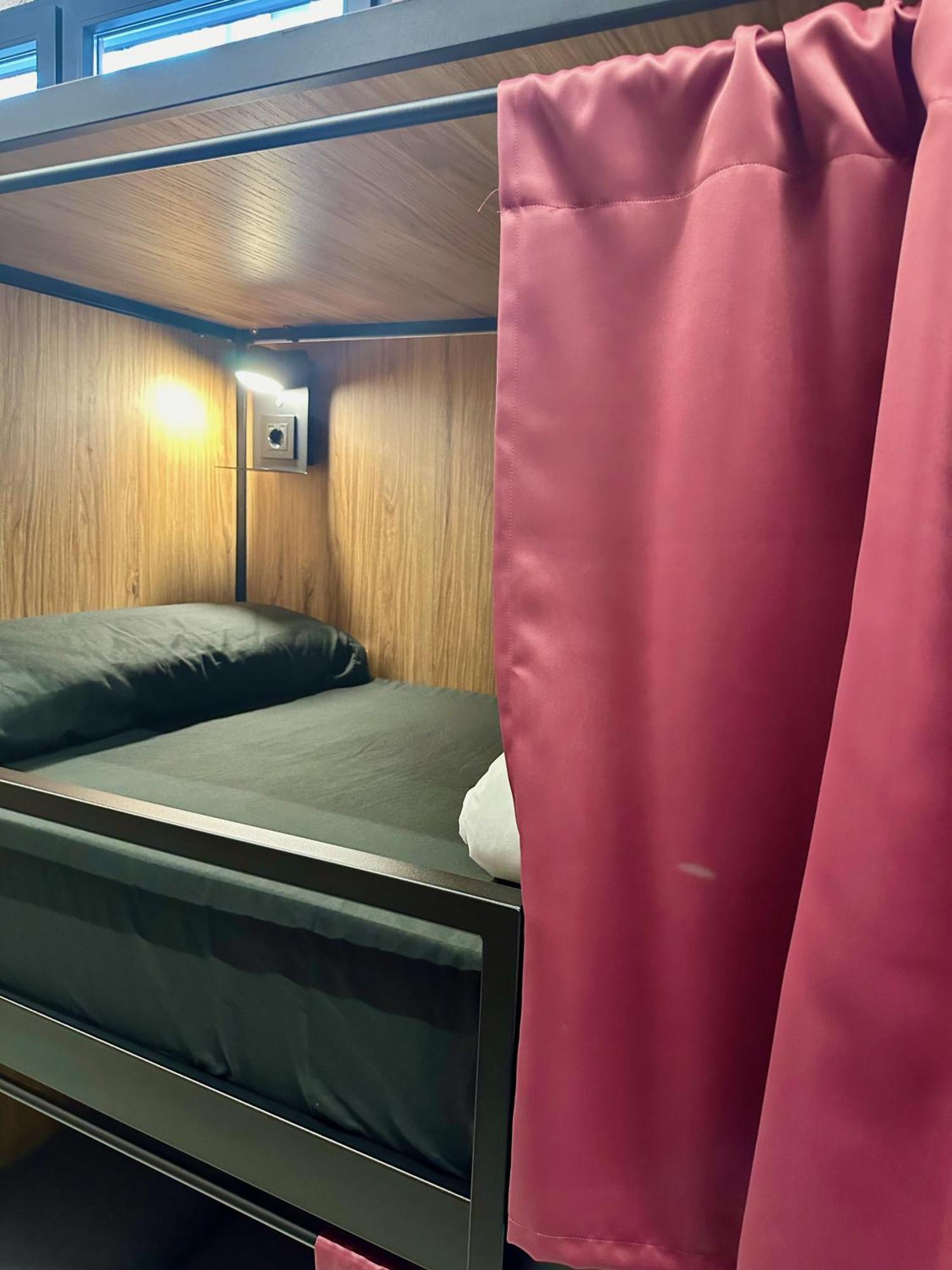Velvet Hostels Pacifico Madrid Extérieur photo